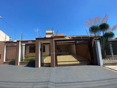 Casa com 3 Quartos à venda, 240m² no Jardim Oriente, Londrina