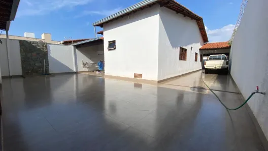 Casa com 3 Quartos à venda, 243m² no Santa Mônica, Uberlândia