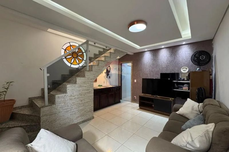 Casa em condomínio com 2 quartos — Planalto, Belo Horizonte