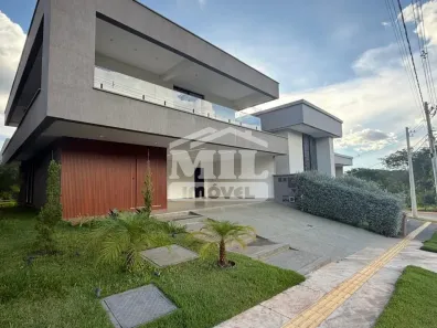 Sobrado com 4 Quartos à venda, 218m² no Jardins Barcelona, Senador Canedo
