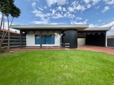 Casa com 4 Quartos para alugar, 295m² no Jardim Shangri-la A, Londrina