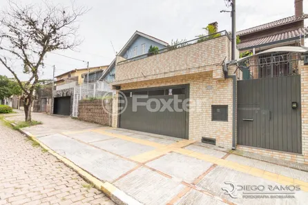 Casa com 3 Quartos à venda, 235m² no Medianeira, Porto Alegre