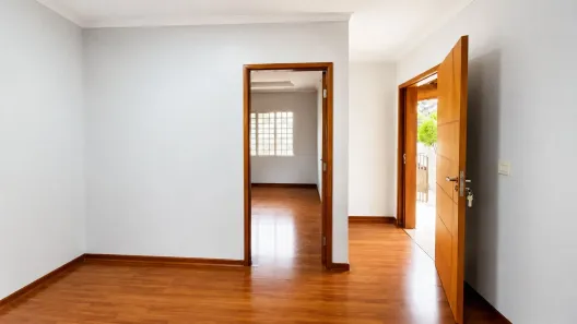 Casa com 3 Quartos para alugar, 290m² no Maringá, Londrina