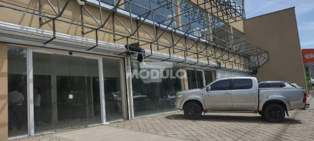 Sala Comercial para alugar, 300m² no Dona Zulmira, Uberlândia