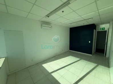 Sala Comercial para venda ou aluguel, 27m² no Imbetiba, Macaé