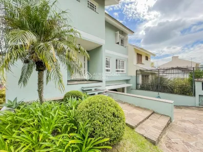 Casa com 3 Quartos à venda, 250m² no Espírito Santo, Porto Alegre