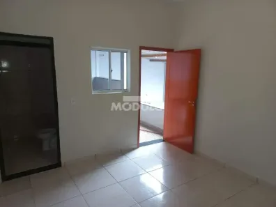 Casa com 3 Quartos para alugar, 102m² no Bom Jesus, Uberlândia