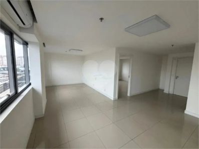 Sala Comercial à venda, 61m² no São Sebastião, Porto Alegre