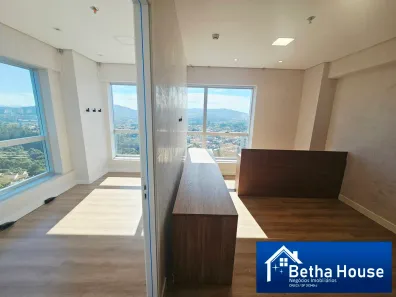 Sala Comercial para alugar, 69m² no Green Valley Alphaville, Barueri