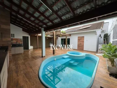 Casa com 3 Quartos para alugar, 230m² no Cidade Jardim, Uberlândia