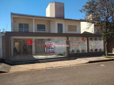 Sobrado com 4 Quartos à venda, 253m² no Messiânico, Londrina