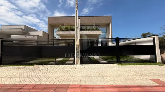 Sobrado com 4 Quartos à venda, 200m² no Guaratuba, Guaratuba