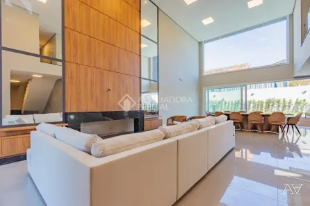 Sobrado com 4 Quartos à venda, 286m² no Vila Nova, Porto Alegre