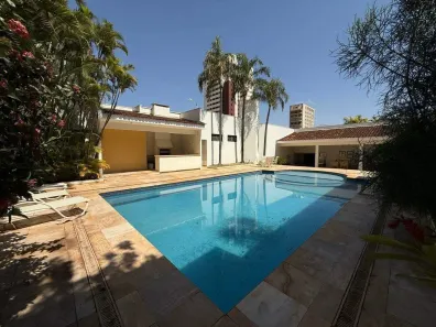 Casa com 4 Quartos à venda, 540m² no Centro, Uberaba