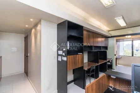 Sala Comercial à venda, 34m² no Três Figueiras, Porto Alegre