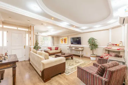 Casa com 4 Quartos à venda, 311m² no Chácara das Pedras, Porto Alegre