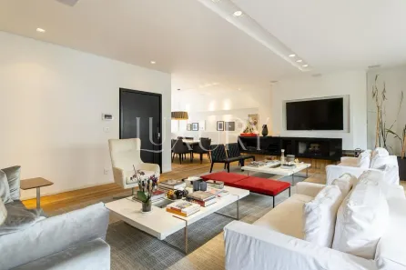 Apartamento com 3 Quartos para alugar, 233m² no Chácara Itaim, São Paulo