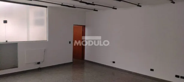 Sala Comercial para alugar, 87m² no Centro, Uberlândia