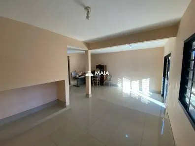 Casa com 3 Quartos para alugar, 246m² no Irmãos Soares, Uberaba