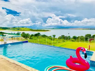Fazenda/Sítio com 10 Quartos para alugar, 1000m² no Setor Bueno, Goiânia