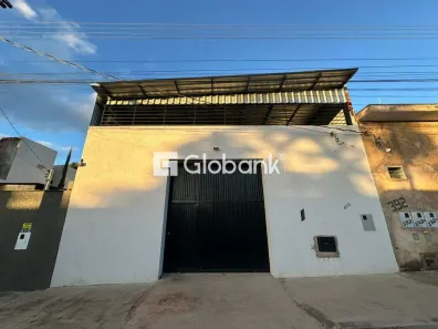 Galpão/Depósito/Armazém para alugar, 240m² no Conjunto Joaquim Costa, Montes Claros