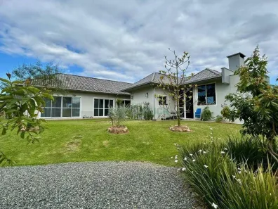 Fazenda/Sítio com 3 Quartos à venda, 240m² no Vila Nova, Joinville