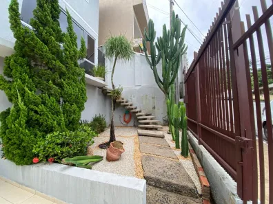Casa com 4 Quartos à venda, 247m² no Jardim Belvedere, Volta Redonda