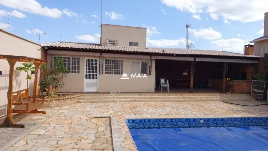Casa com 5 Quartos à venda, 300m² no Vila Militar, Uberaba