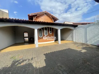 Casa com 3 Quartos para alugar, 190m² no Cidade Jardim, Uberlândia