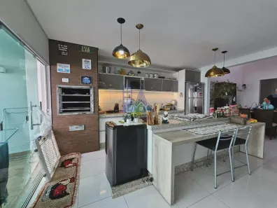 Sobrado com 3 Quartos à venda, 206m² no Jardim Higienópolis, Maringá