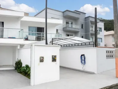 Sobrado com 2 Quartos à venda, 65m² no Rio Pequeno, Camboriú