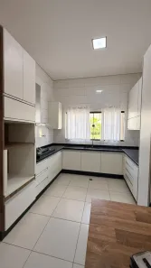 Casa com 3 Quartos para alugar, 250m² no Ribeirão do Lipa, Cuiabá