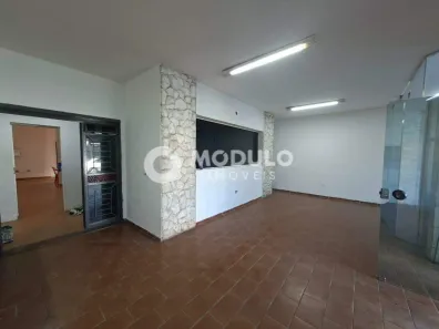 Prédio Comercial para alugar, 470m² no Nossa Senhora Aparecida, Uberlândia