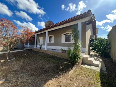Casa de Condomínio com 5 Quartos para alugar, 90m² no Centro, Araruama