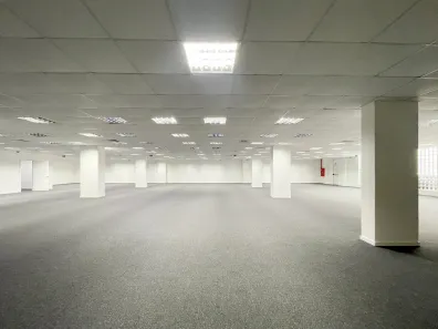 Sala Comercial para alugar, 930m² no São Geraldo, Porto Alegre