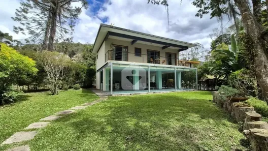 Casa com 3 Quartos à venda, 395m² no Carangola, Petrópolis