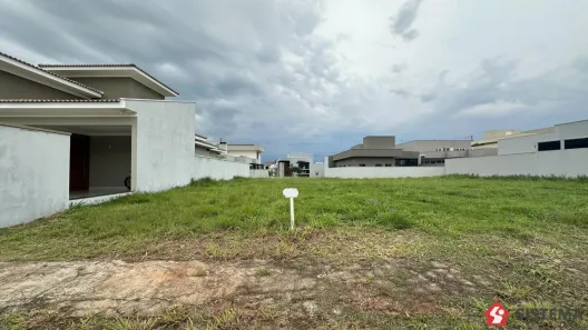 Lote/Terreno à venda, 300m² no Parque Residencial Mart Ville, Presidente Prudente