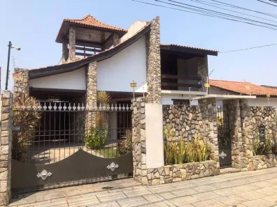 Casa com 6 Quartos à venda, 300m² no Parque Santo Antônio, Campos dos Goytacazes
