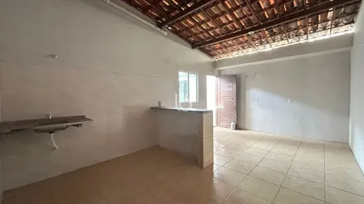Casa com 2 Quartos para alugar, 50m² no Cajazeiras, Fortaleza
