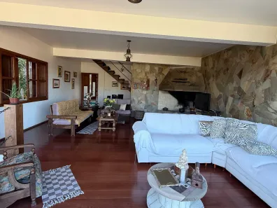 Casa de Condomínio com 4 Quartos à venda, 315m² no Braunes, Nova Friburgo