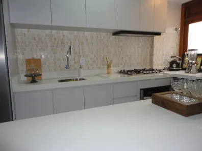 Apartamento com 2 Quartos para alugar, 60m² no Menino Deus, Porto Alegre