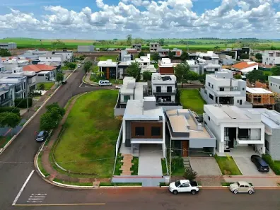 Casa de Condomínio com 3 Quartos à venda, 210m² no Gleba Simon Frazer, Londrina