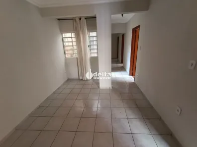Casa com 3 Quartos para alugar, 140m² no Centro, Uberlândia