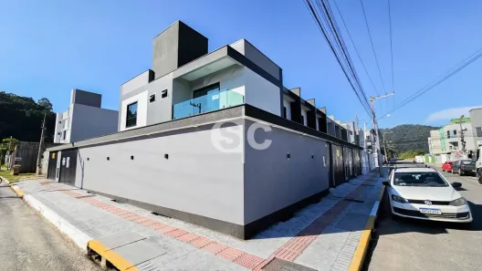 Sobrado com 2 Quartos à venda, 107m² no Rio Pequeno, Camboriú