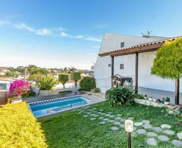 Sobrado com 3 Quartos à venda, 256m² no Barreirinha, Curitiba