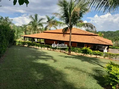 Fazenda/Sítio com 4 Quartos à venda, 200m² no Chácaras Eldorado, Uberlândia