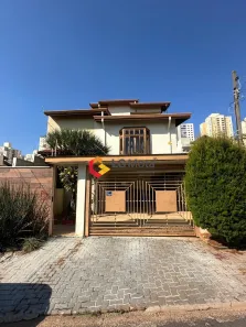 Casa com 3 Quartos à venda, 321m² no Mansões Santo Antônio, Campinas