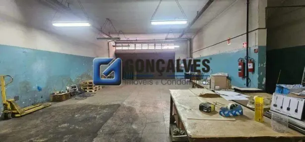 Prédio Comercial para alugar, 585m² no Rudge Ramos, São Bernardo do Campo