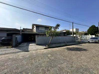 Sobrado com 4 Quartos à venda, 240m² no Glória, Joinville