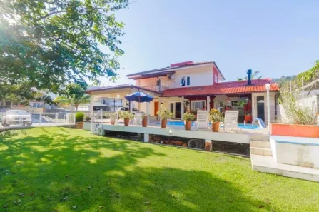 Casa com 3 Quartos à venda, 630m² no Sambaqui, Florianópolis